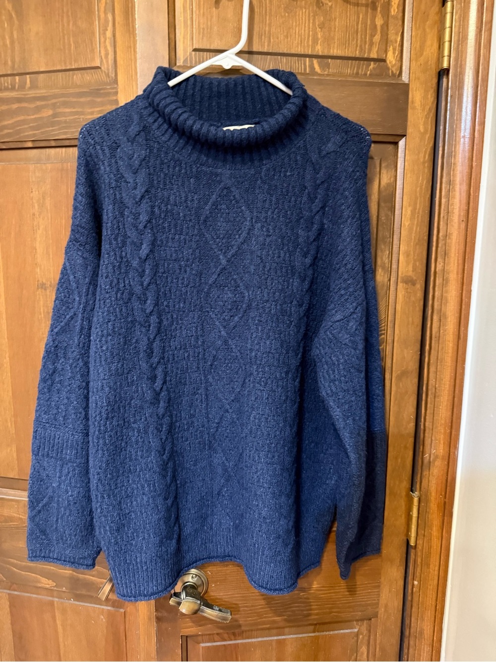 Classic Navy Cable-Knit Turtleneck Sweater size medium chunky